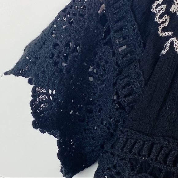 NWT LF Mieeion Black Embroidered Woven Off Shoulder Crop Top - Picture 2 of 12